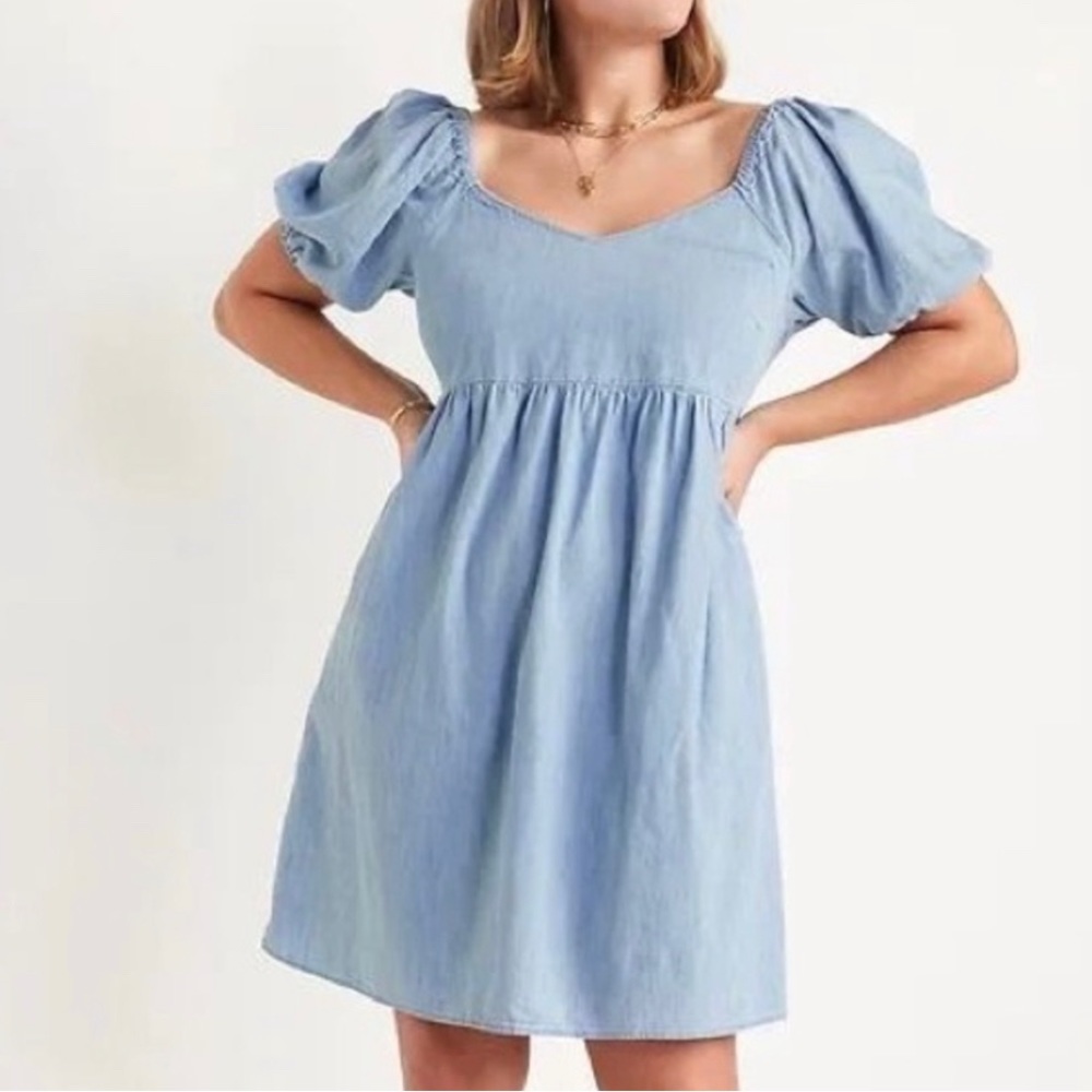 Never worn- Old Navy smocked dress with pockets!